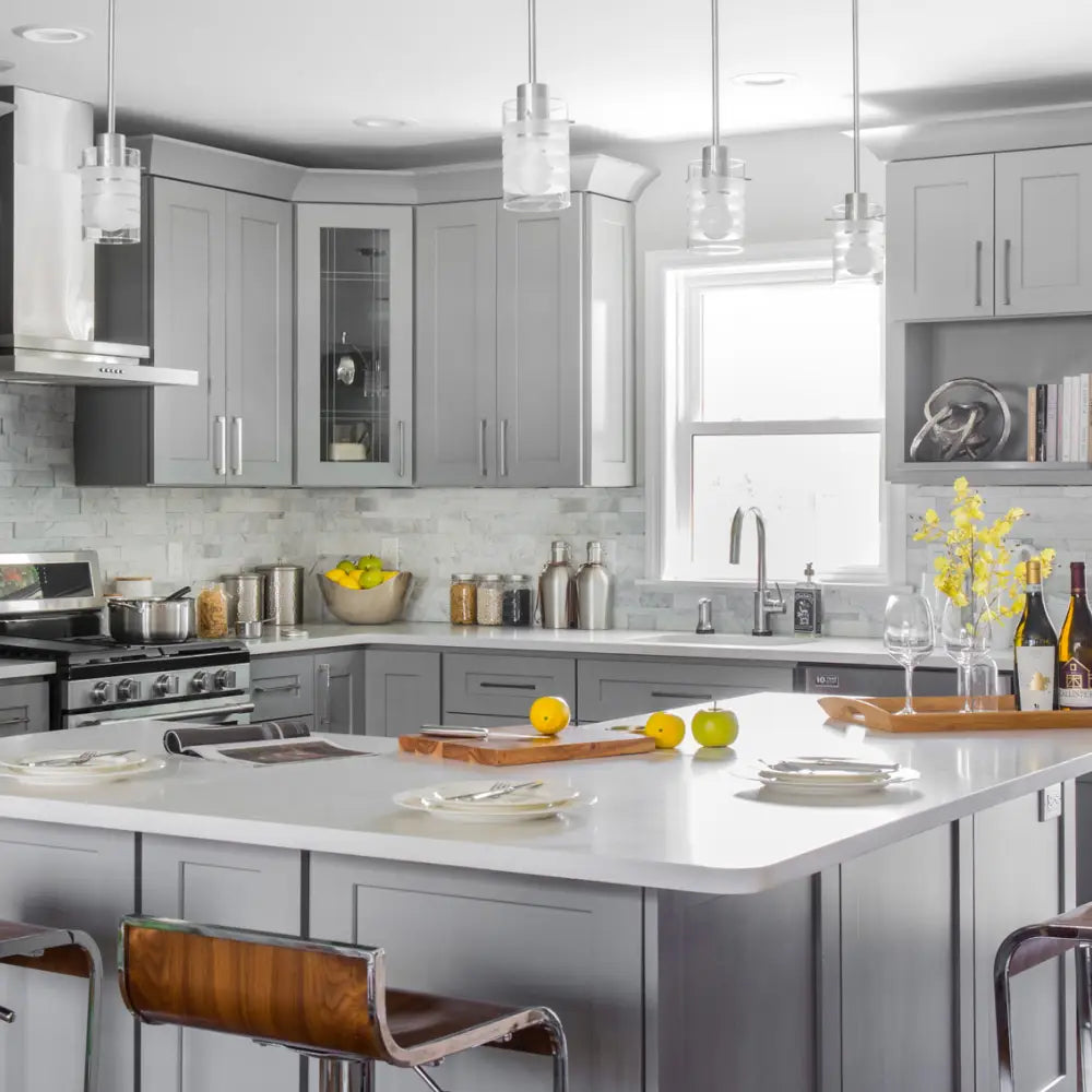 J&K Contemporary White Shaker S8