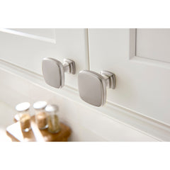 Fontana 1-3/8" Length Square Knob